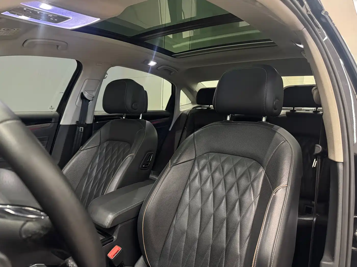 Volkswagen Passat 2020 330TSI Luxury Edition China VI фото 17