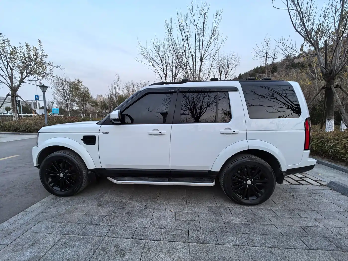 Land Rover Discovery 2016 3.0 SC V6 HSE фото 9