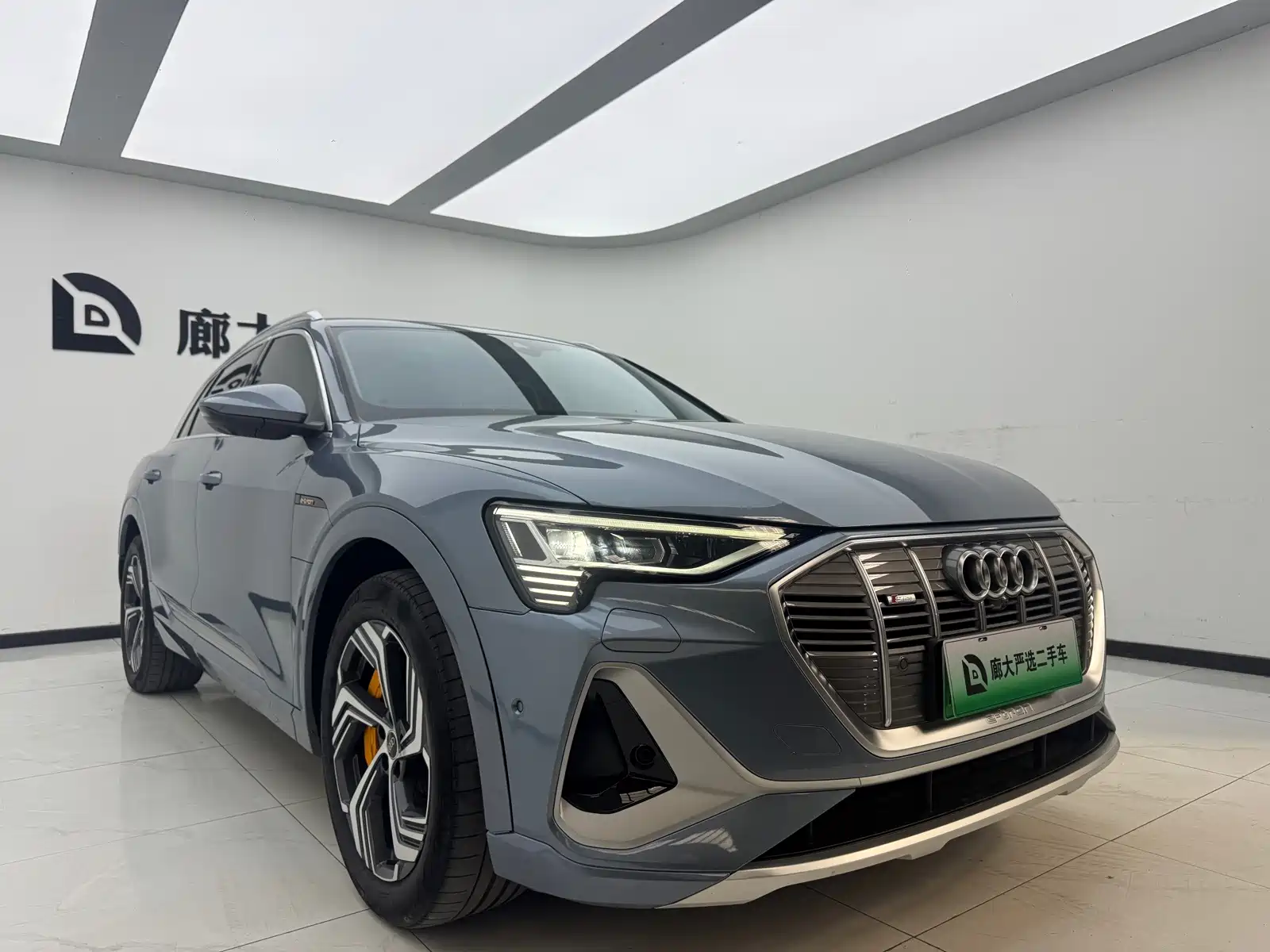 Фото 3 - Audi e-tron