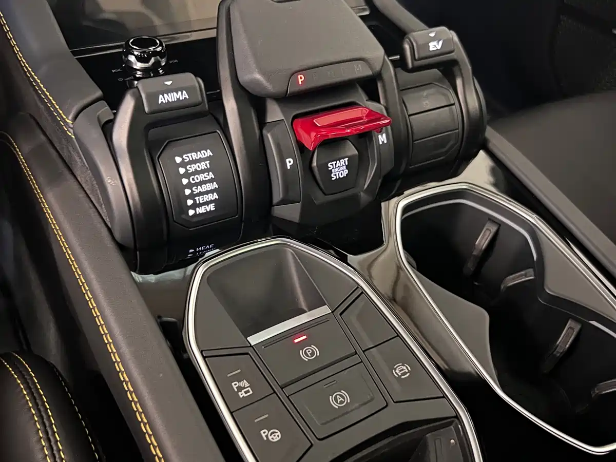 Lamborghini Urus SE 2025 4.0T Standard Edition фото 12
