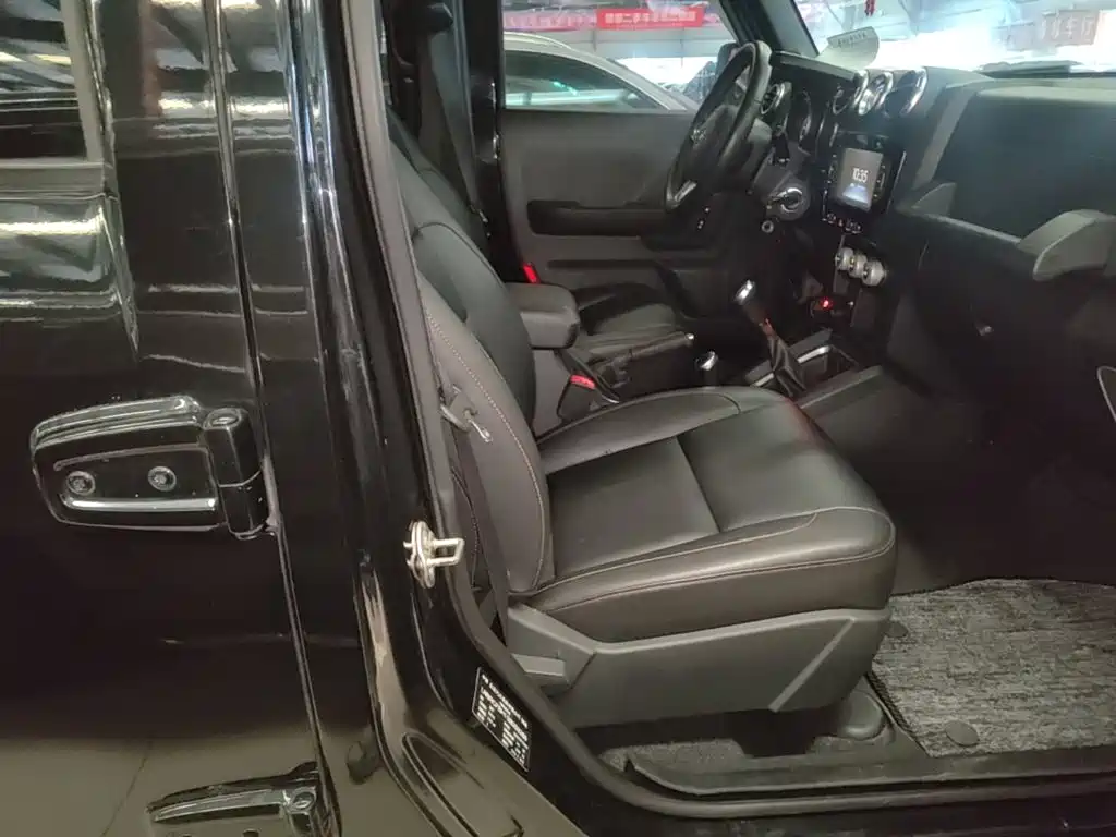 BAIC ORV Beijing Offroad BJ40 2016 2016 Model 40L 2.0T Manual 4WD Premium