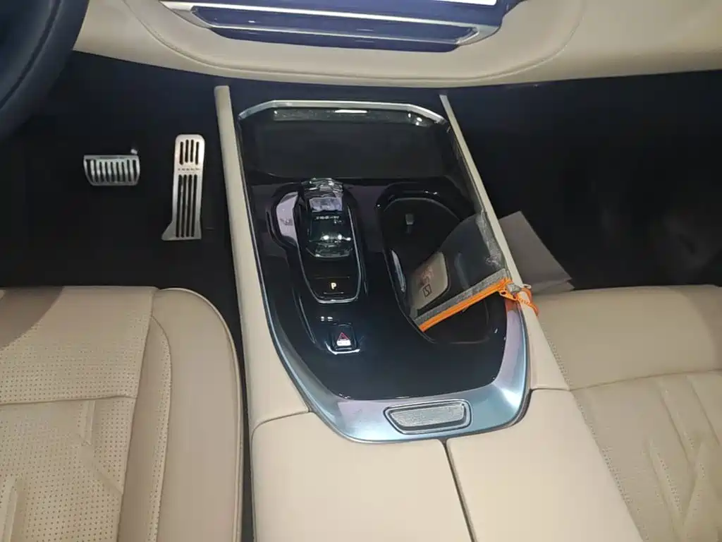 ZEEKR 009 2025 2024 6-seat Executive AWD 108kWh