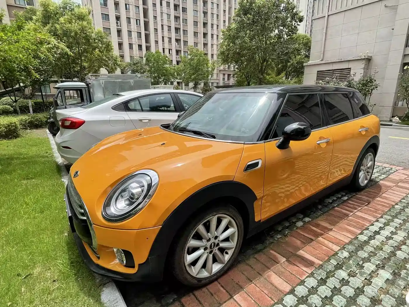 Photo 1 - MINI CLUBMAN