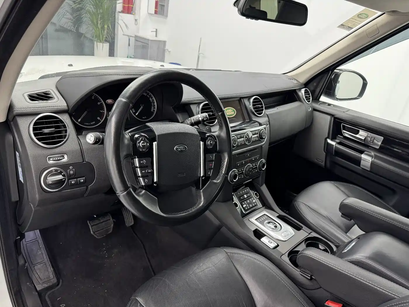 Land Rover Discovery 2014 3.0 SC V6 HSE Luxury фото 7