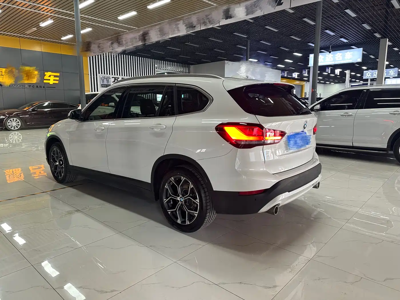 BMW X1 2021 sDrive25Li Leading фото 4