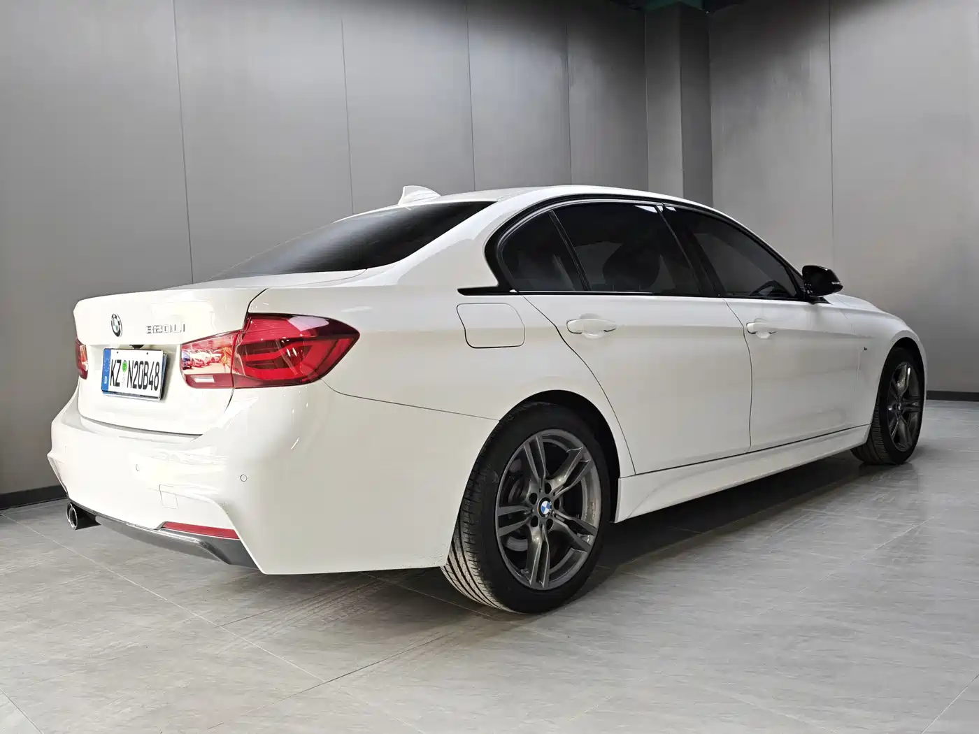BMW 3 Series 2018 320Li M Sport Black Night Edition фото 17