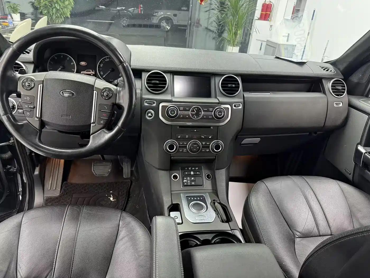 Land Rover Discovery 2016 3.0 SC V6 HSE фото 8