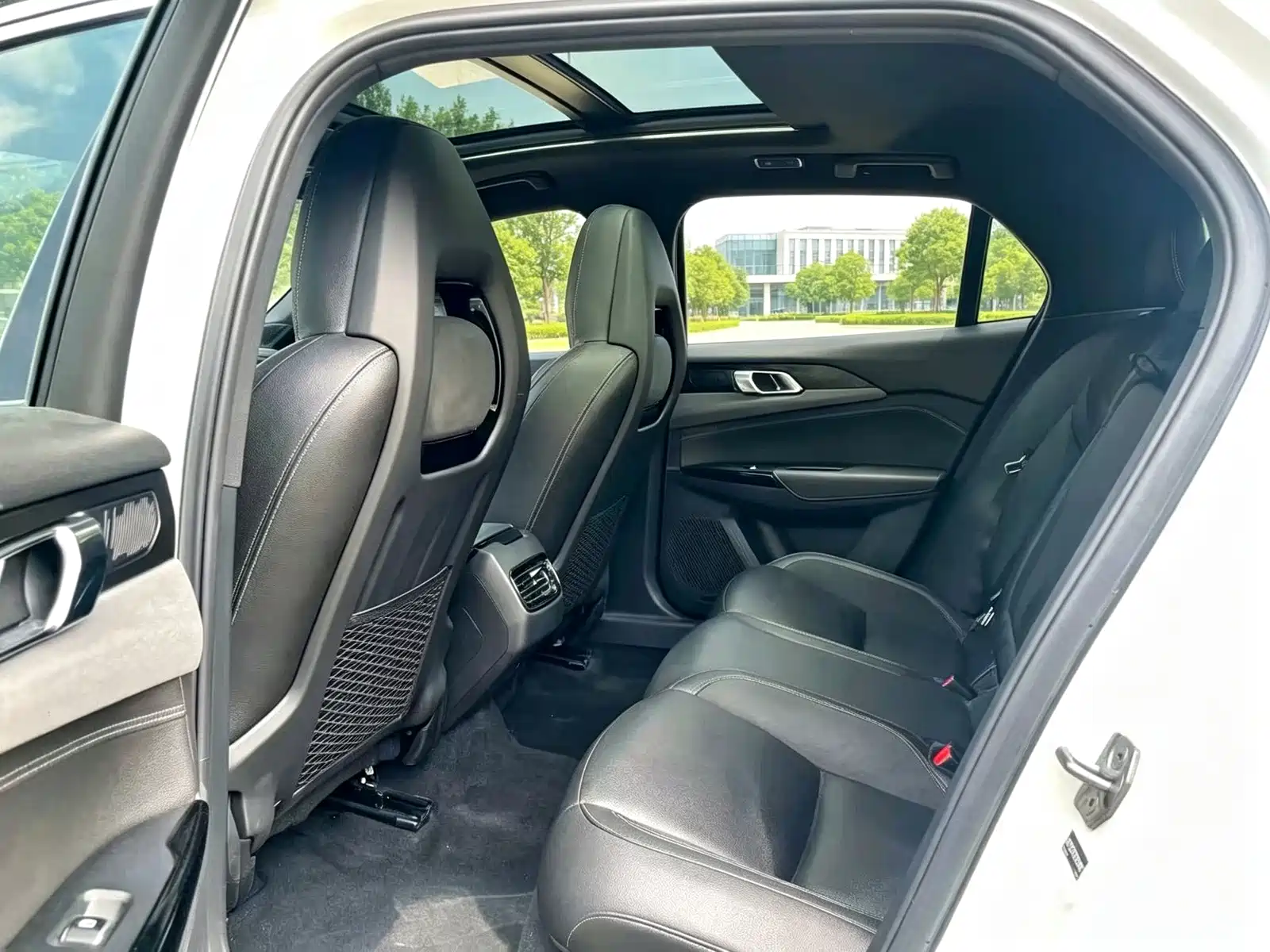 Фото 9 - Lynk & Co 03