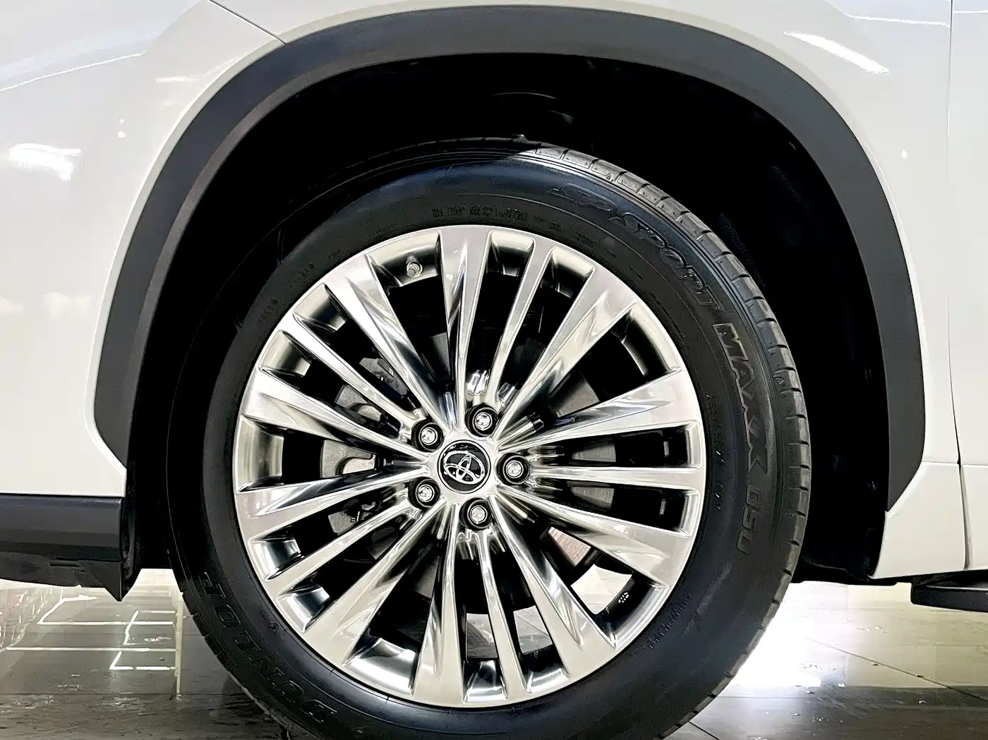 Toyota Highlander 2024 2.5L Smart Hybrid 4WD Ultimate 7-seater фото 9