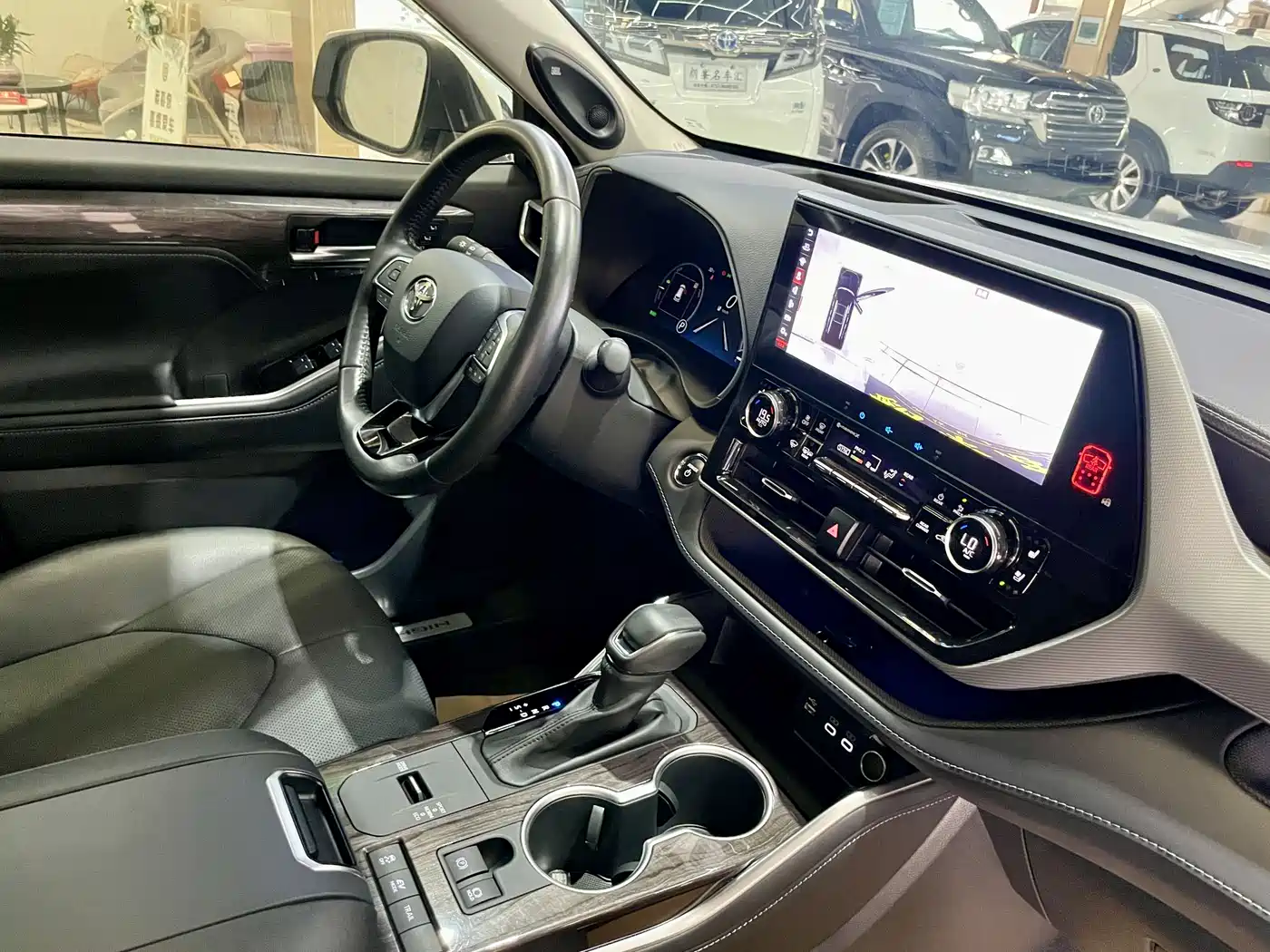 Toyota Highlander 2024 2.5L Smart Hybrid 4WD Ultimate 7-seater фото 14