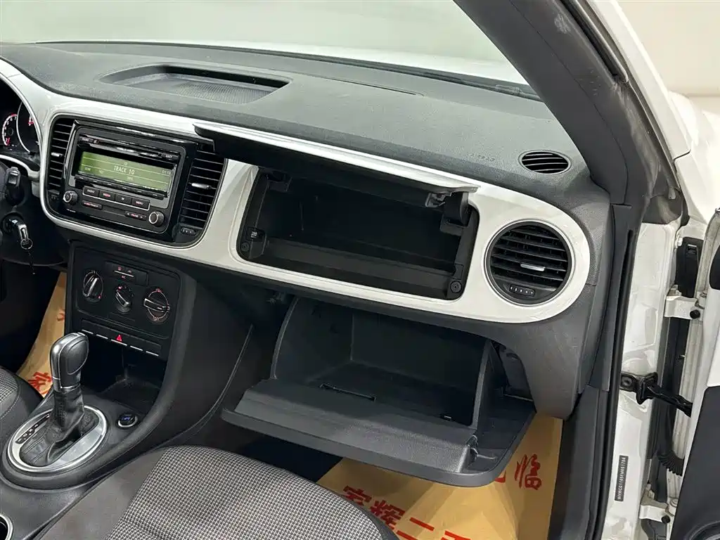 Volkswagen Beetle 2015 180TSI фото 16