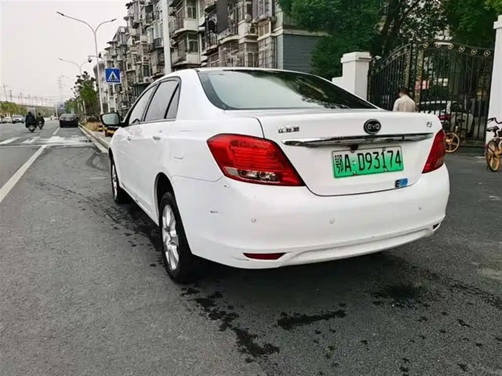 BYD E5