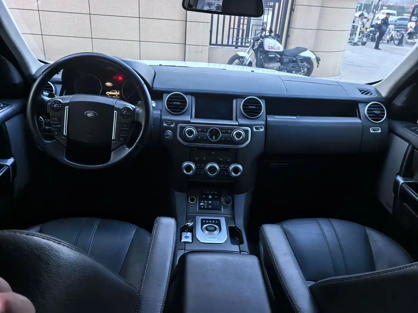 Land Rover Discovery 2016 3.0 SC V6 HSE фото 8