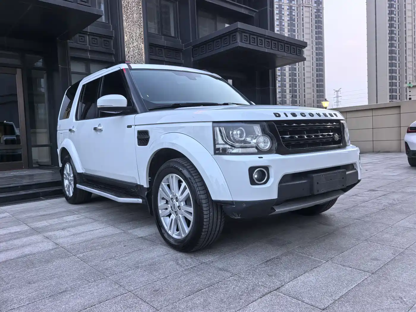 Land Rover Discovery 2016 3.0 SC V6 HSE фото 13