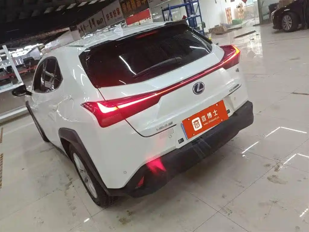 Lexus UX 2020 260h Explore Fun Edition фото 13