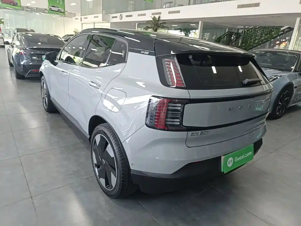 Volvo EX30 2024 2025 RWD Long Range Ultra