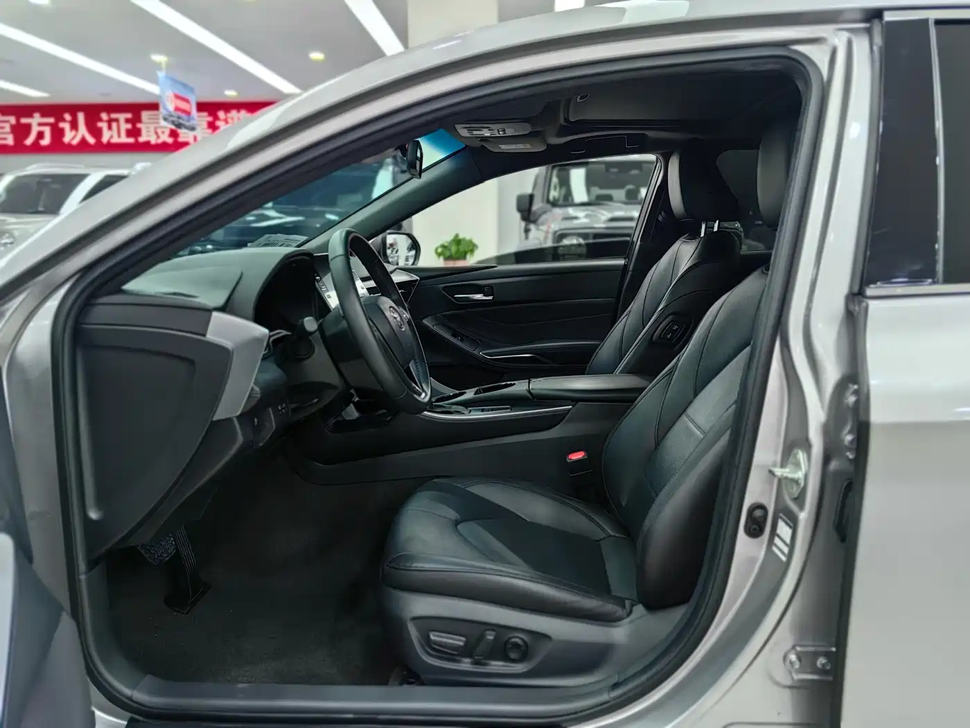 Toyota Avalon 2022 2.0L Luxury Edition фото 10
