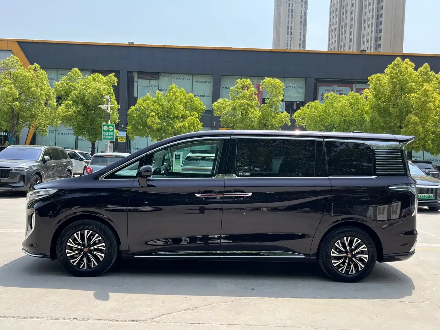 Hongqi HQ9 2024 Model 2.0T Luxury Edition фото 17