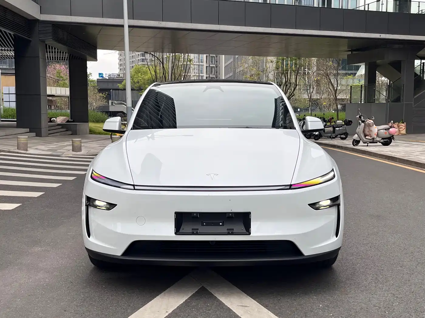TESLA MODEL Y