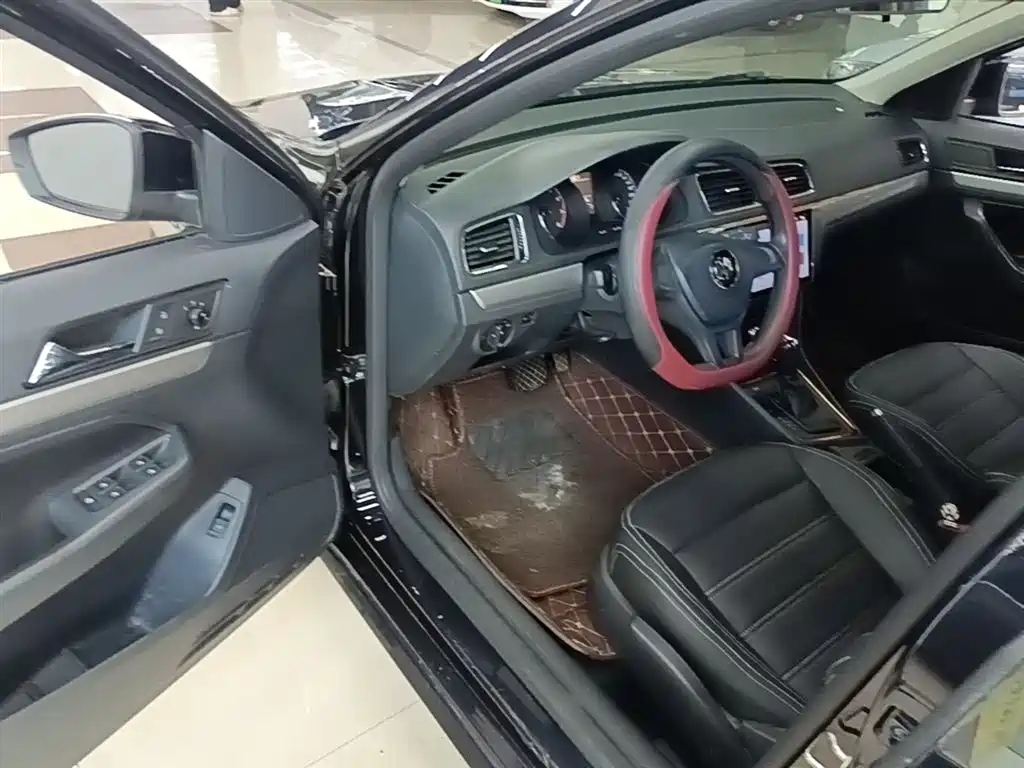 Volkswagen Lavida 2017 1.6L Automatic Trend Edition фото 15