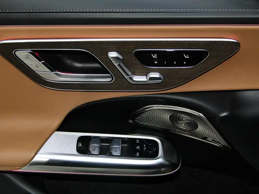 Mercedes-Benz E-Class 2024 E 300 L Fashion фото 25