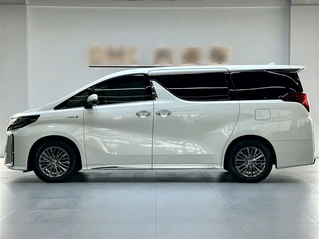 Toyota Alphard 2023 Dual Hybrid 2.5L Ultimate Gold Edition фото 6