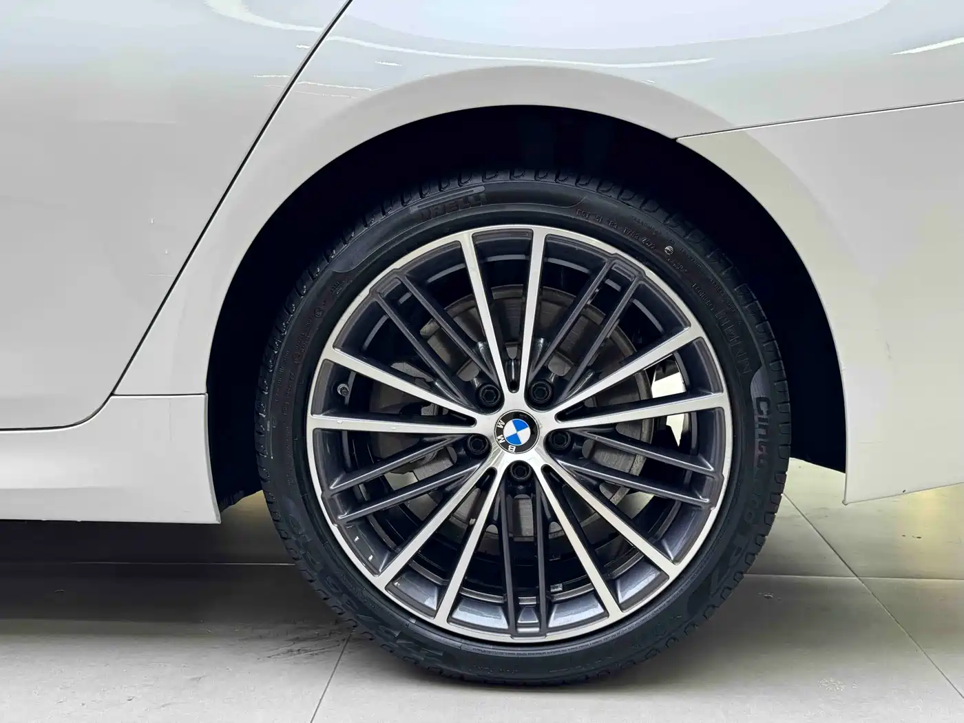 BMW 5 Series 2023 530Li xDrive M Sport Package фото 19