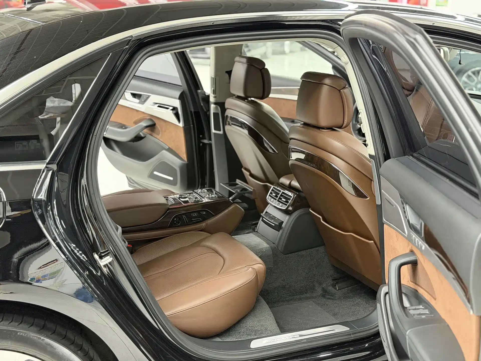 Photo 10 - Audi A8