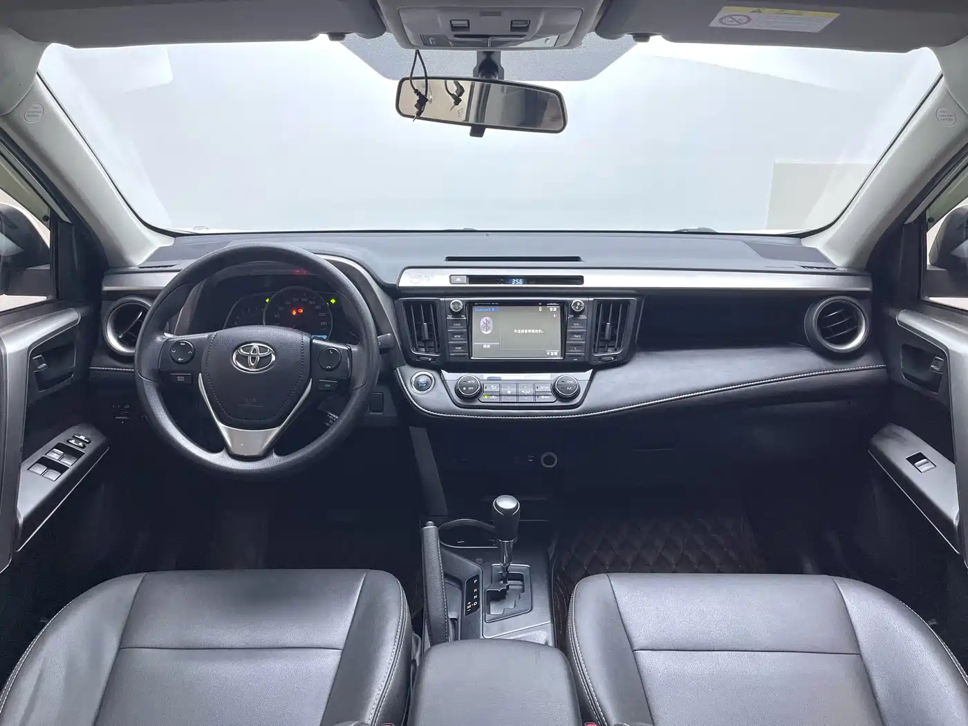 Toyota RAV4 Rongfang 2016 2.0L CVT 2WD Trend (China V) фото 16
