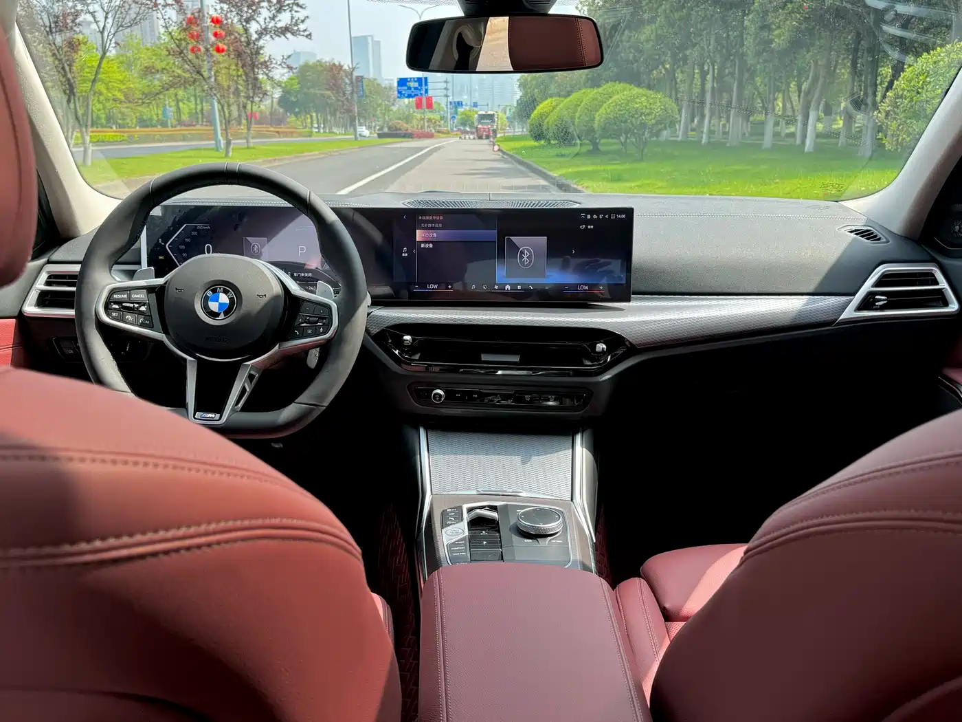 BMW 3 Series 2025 330Li M Sport Night Edition фото 7