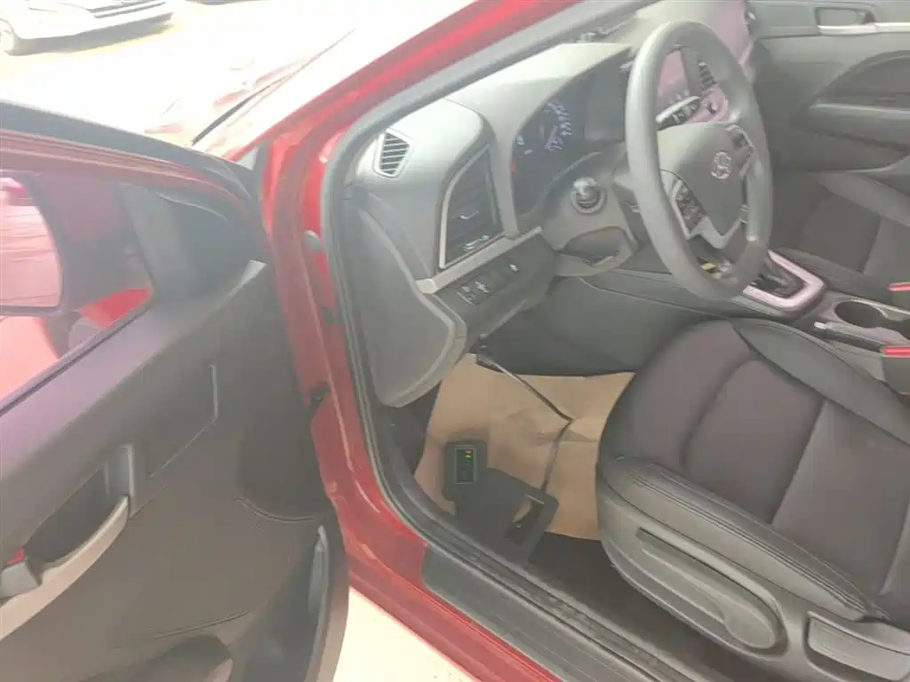 Hyundai Elantra 2016 Model 1.6L Automatic Smart Elite фото 16