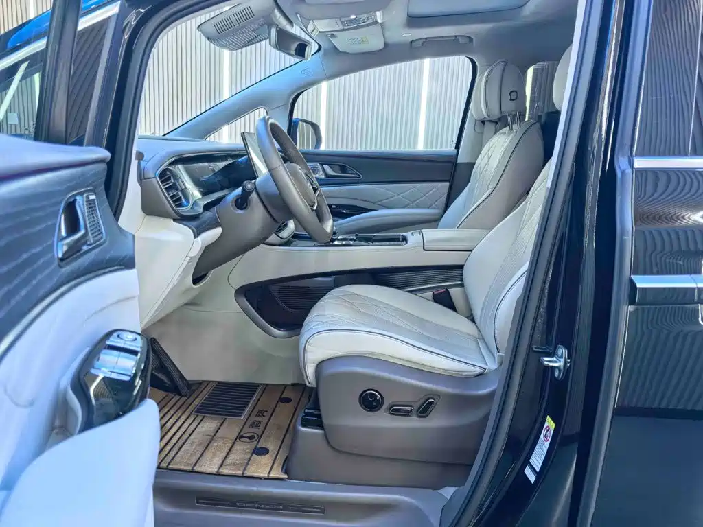 Denza D9 2023 2022 DM-i 970 AWD Flagship