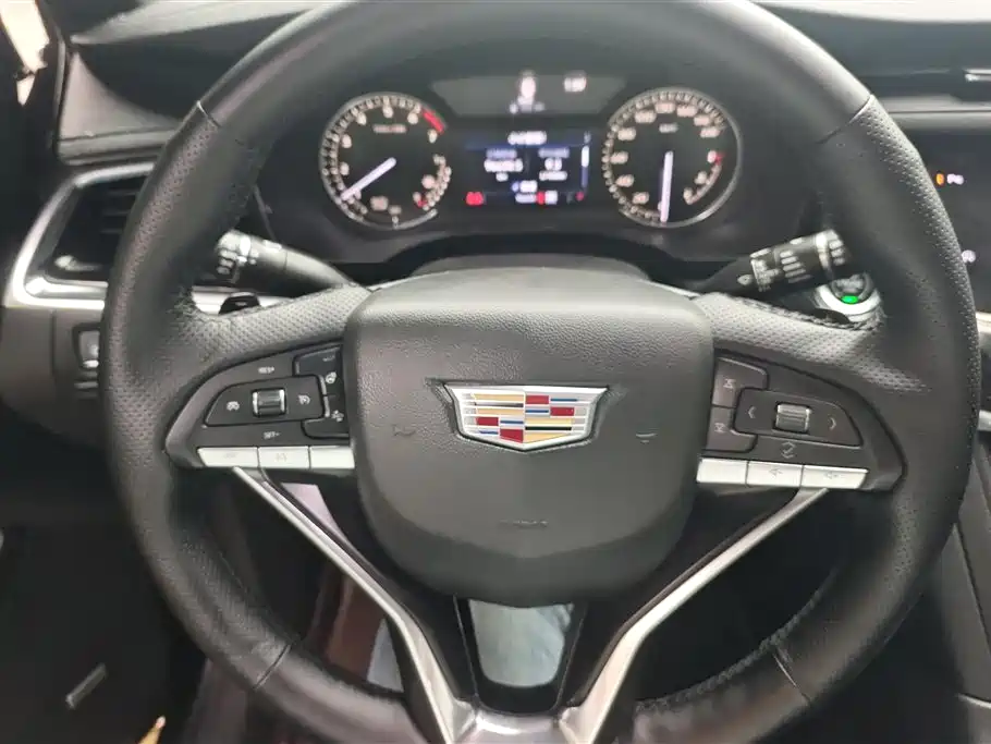CADILLAC XT6