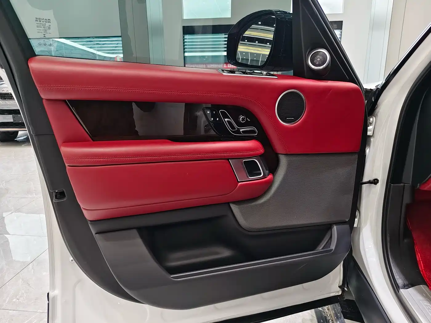 Land Rover Range Rover 2020 3.0 L6 Shengshi Edition фото 10