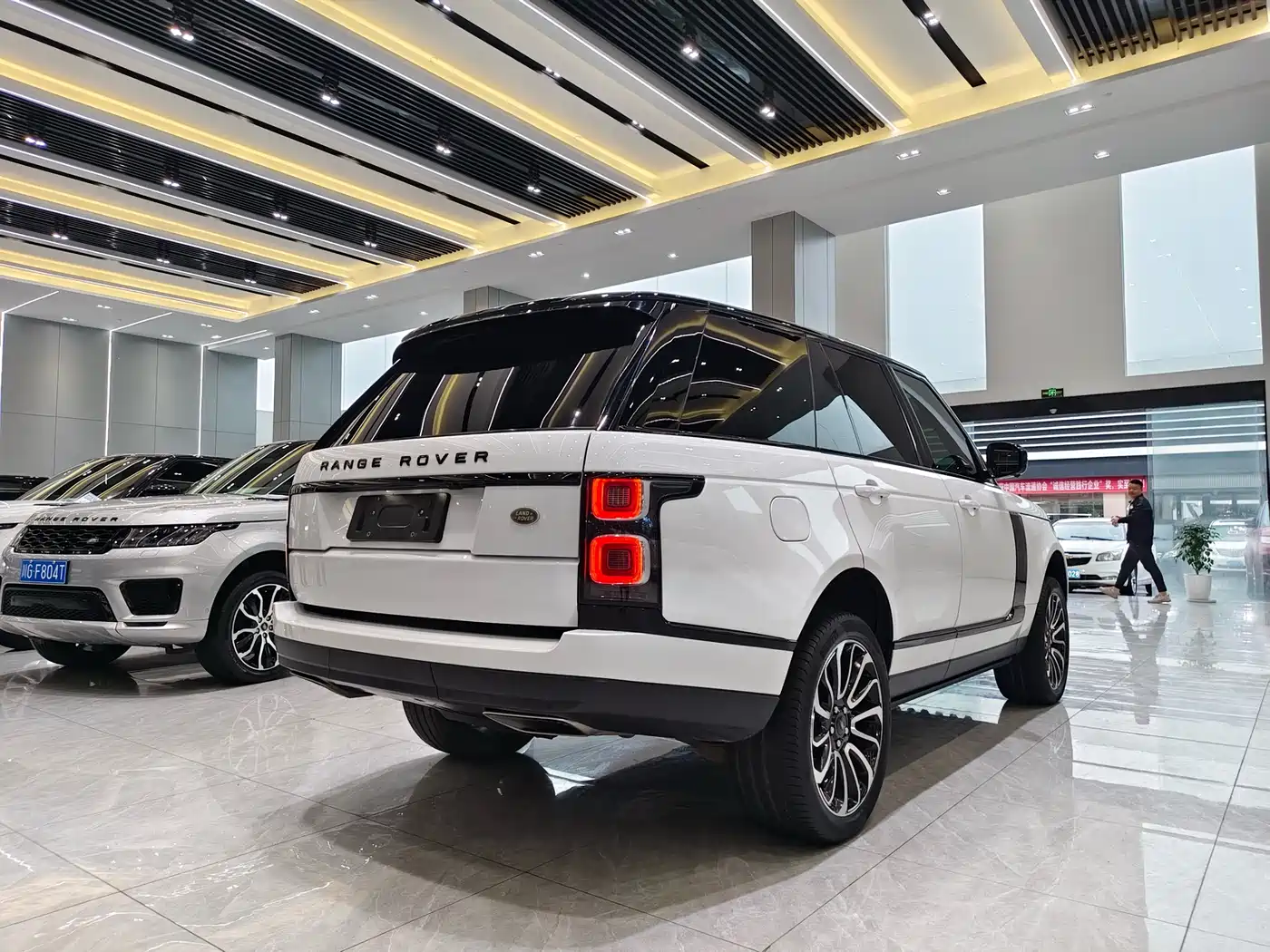 Land Rover Range Rover 2020 3.0 L6 Shengshi Edition фото 18