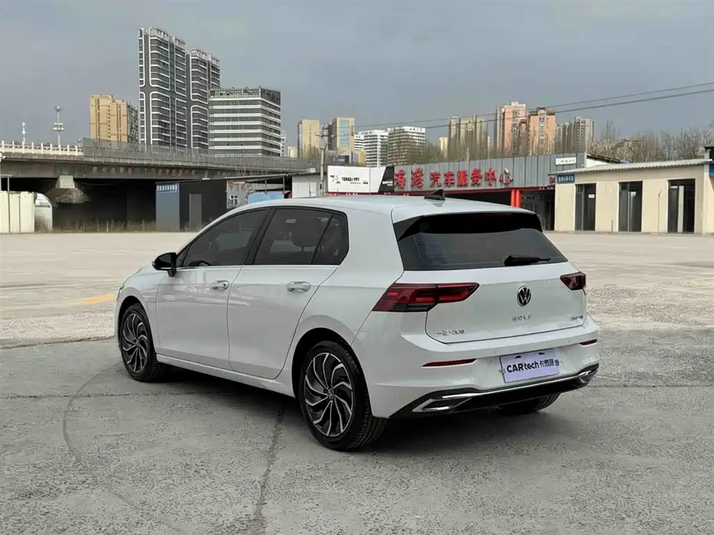 Volkswagen Golf 2024 280TSI DSG Pro 50th Anniversary Edition фото 6