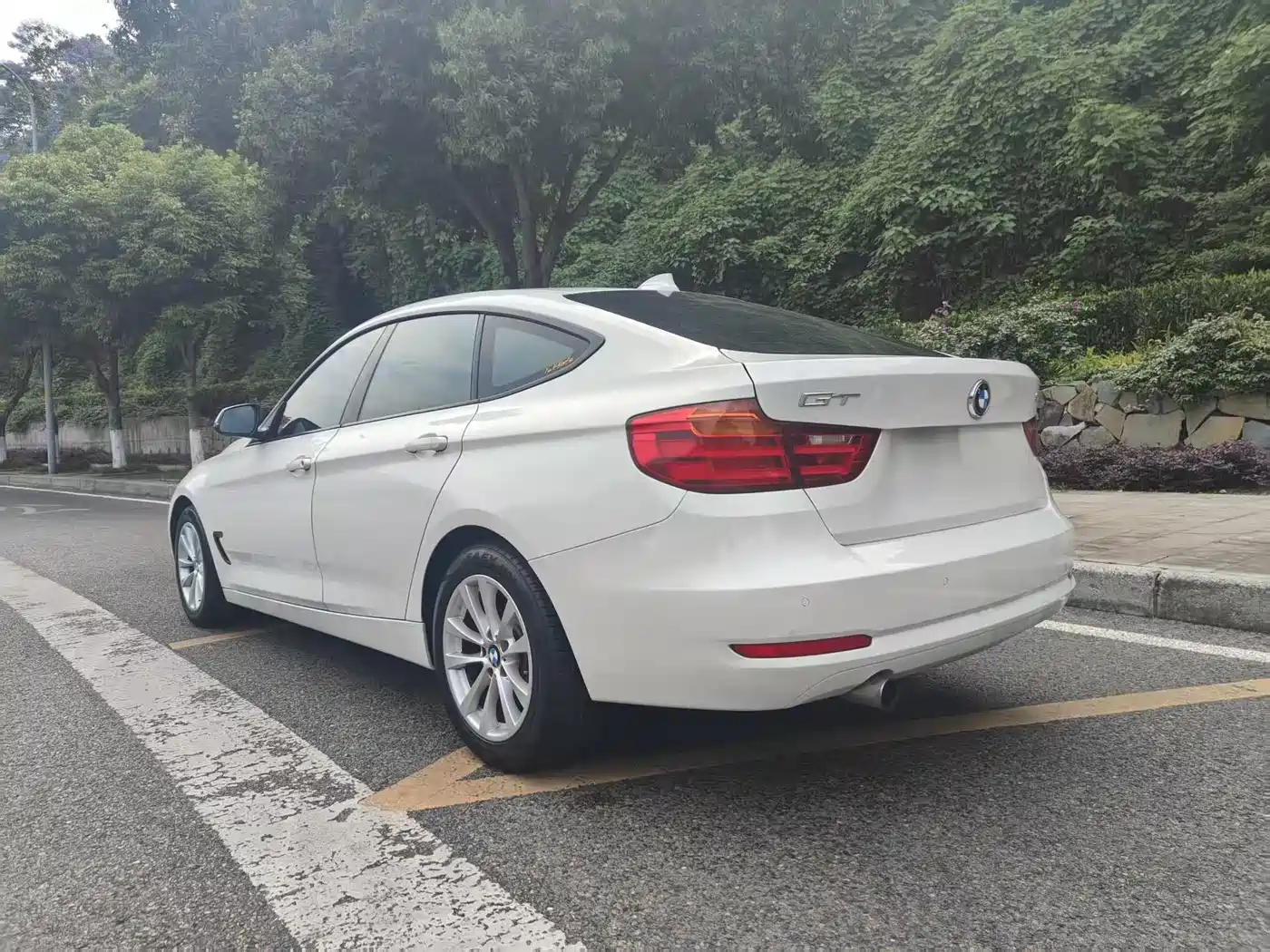 BMW 3 Series GT 2013 Model 320i Leading фото 4