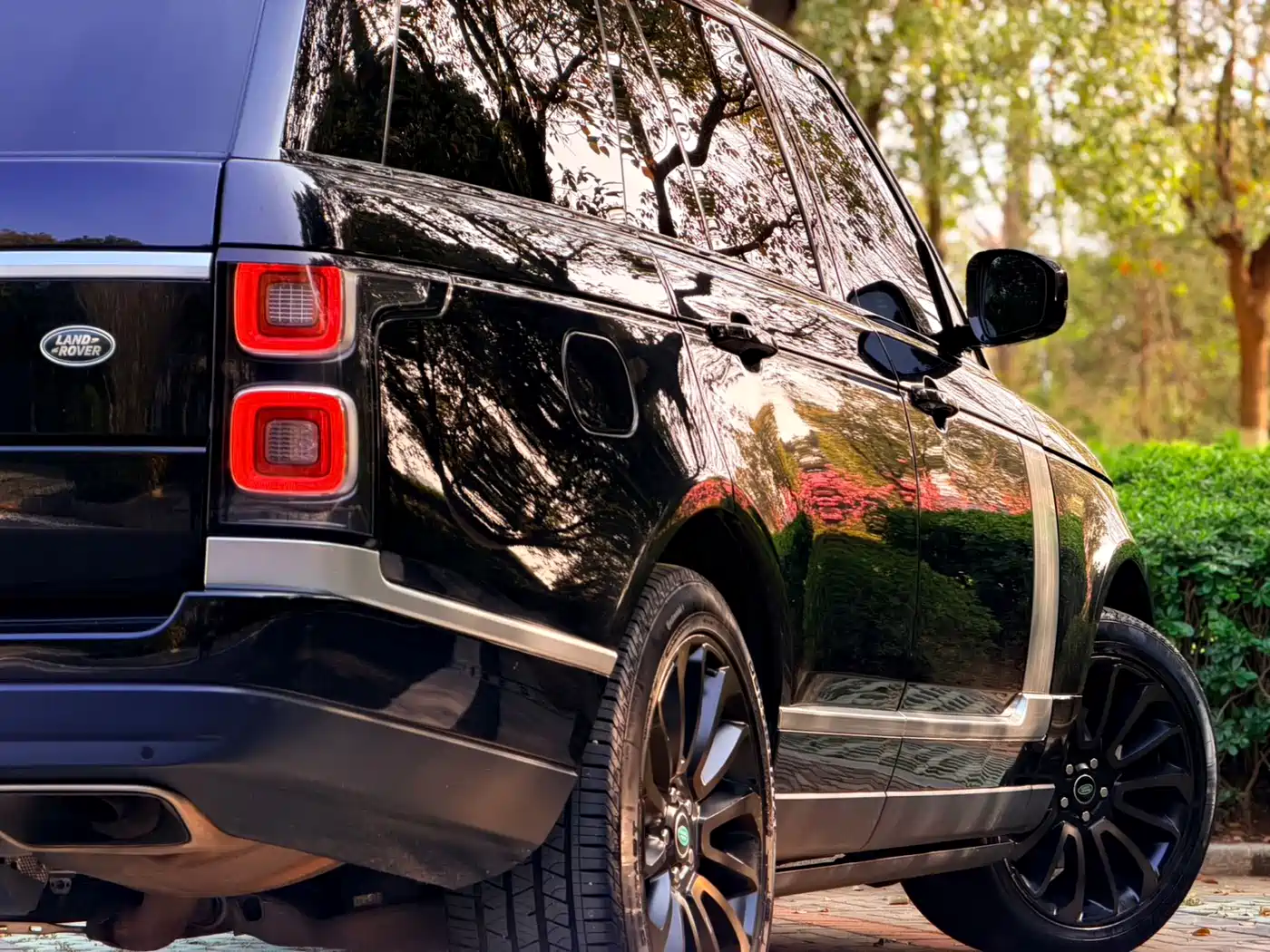 Land Rover Range Rover 2021 3.0 L6 Golden Age Edition фото 26