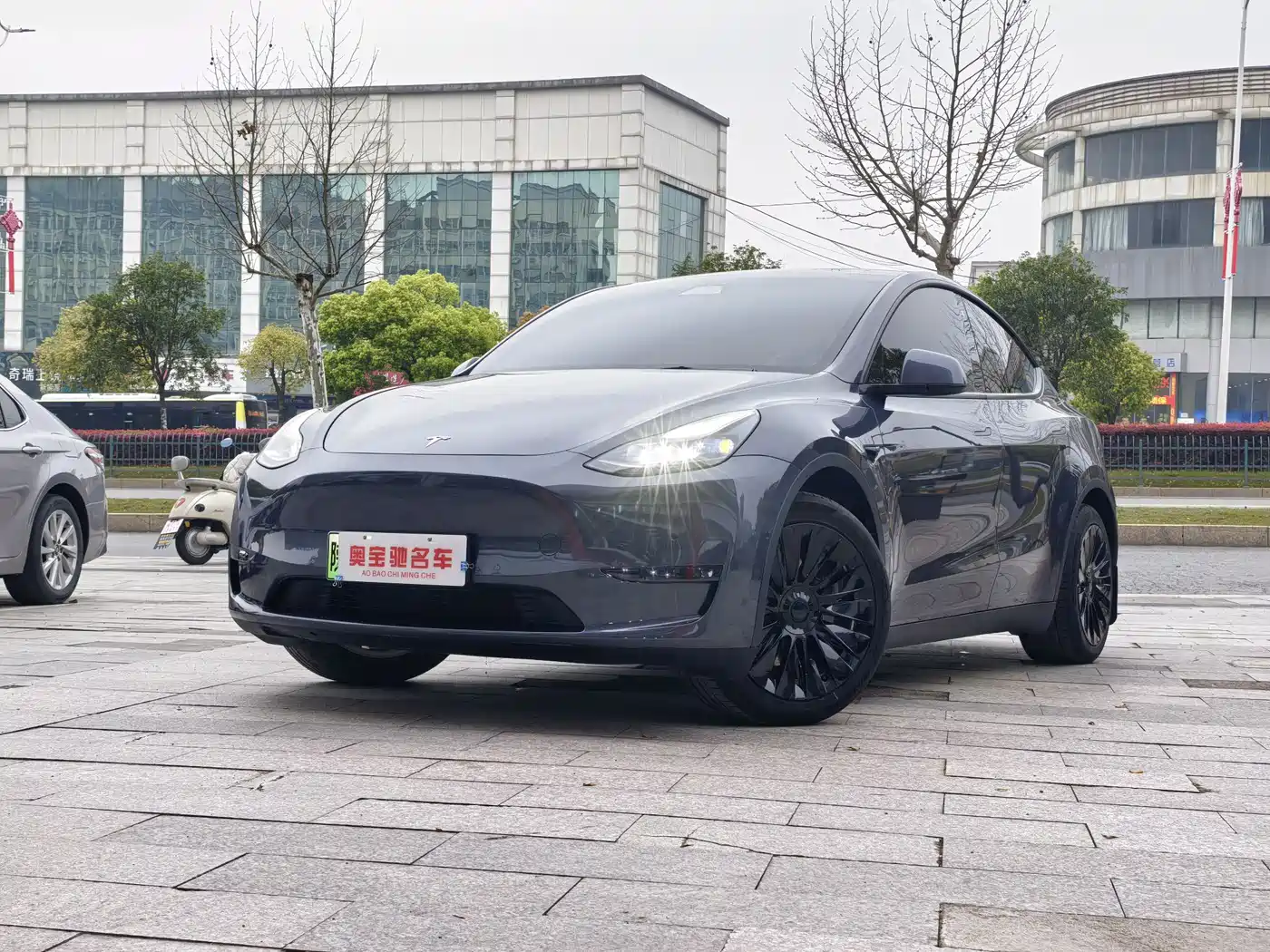 TESLA MODEL Y