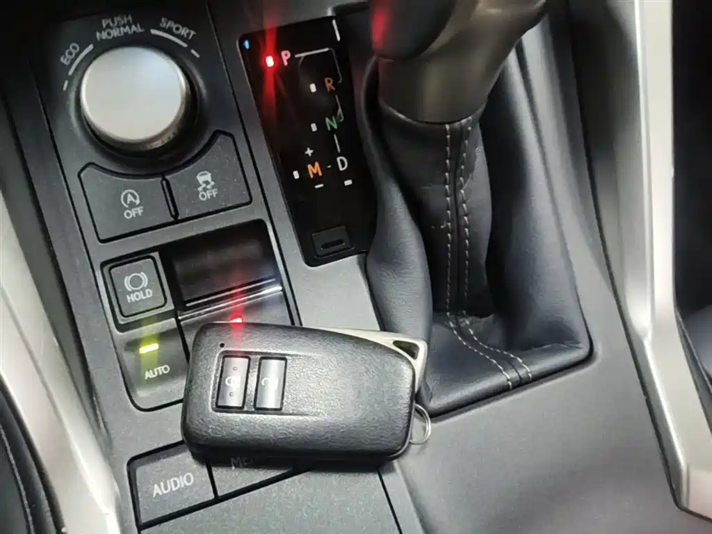 Lexus NX 2015 200t AWD F Sport фото 9