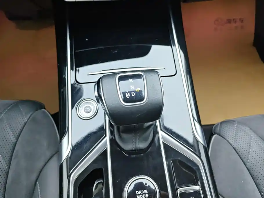 صورة 16 - Hongqi HS5