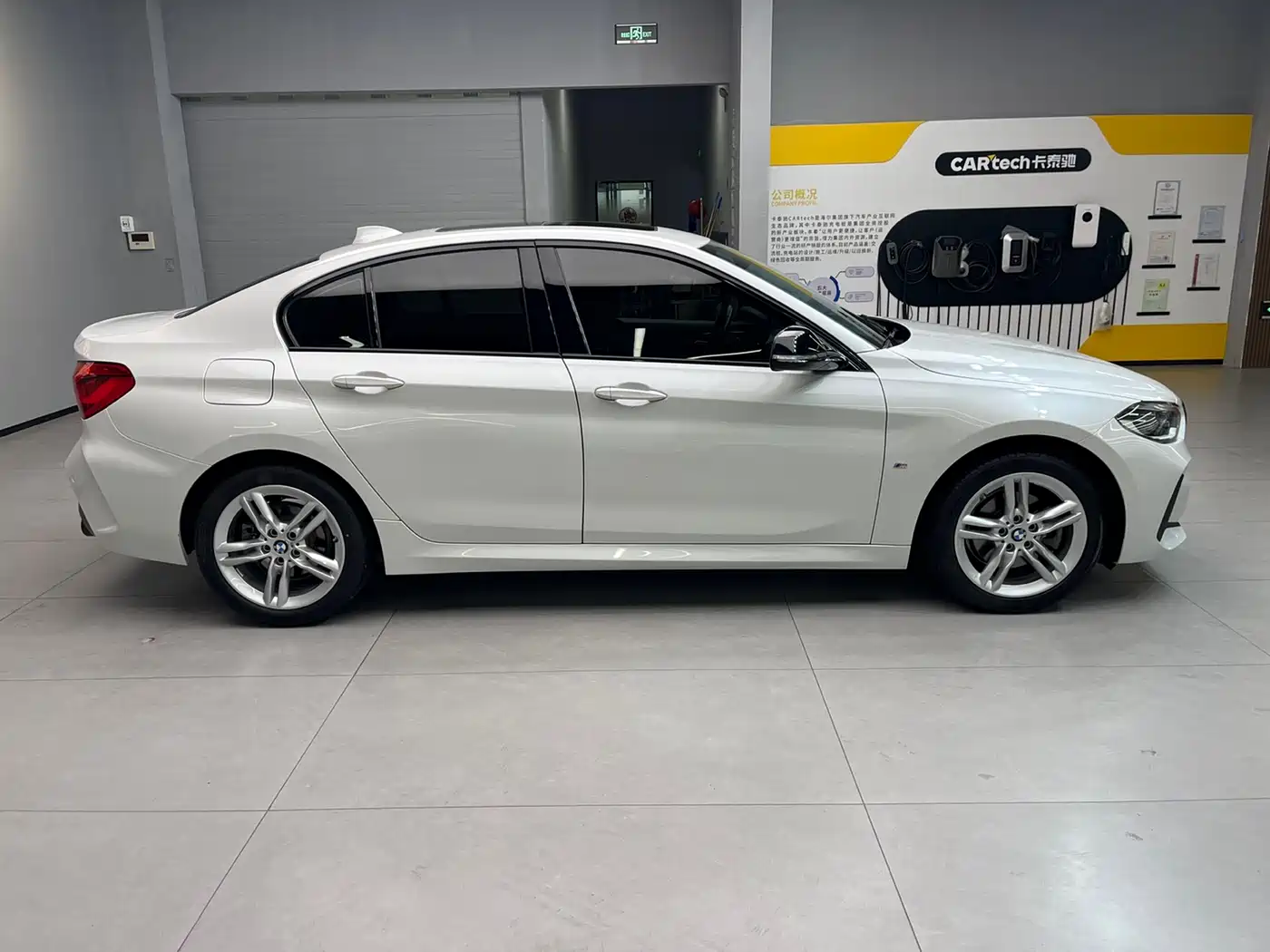 BMW 1 Series 2022 120i M Sport Shadow Edition фото 7