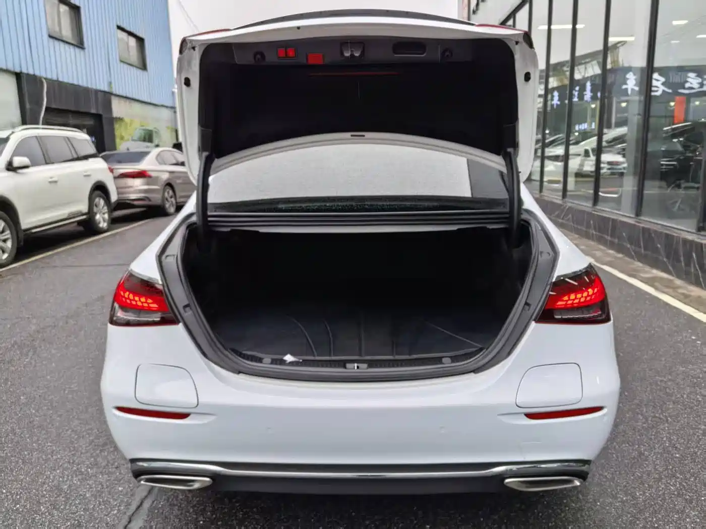 Mercedes-Benz E-Class New Energy 2022 Facelift III E 350 e L Plug-in Hybrid Sedan фото 12