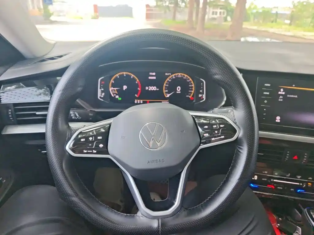 Photo 11 - Volkswagen Passat