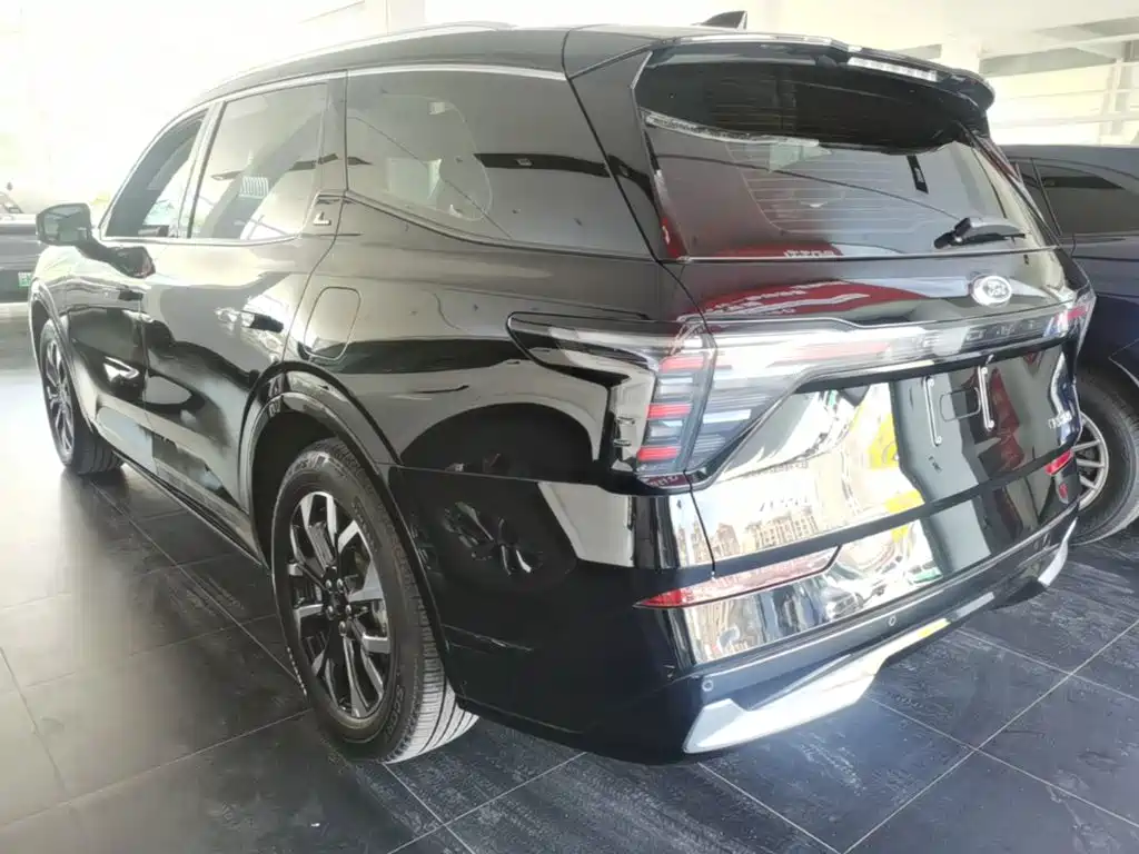 2025 Ford Edge