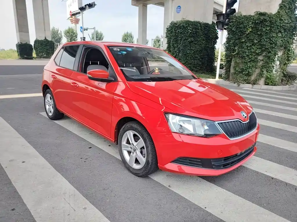 Škoda Fabia 2018 2017 1.4L Auto Car Enjoy Edition
