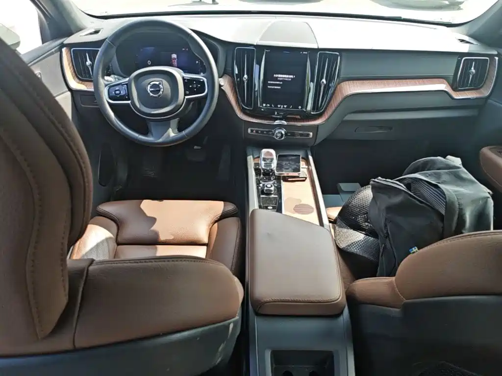 Volvo XC60 2025 2025 B5 AWD Smart Elite Luxury Edition