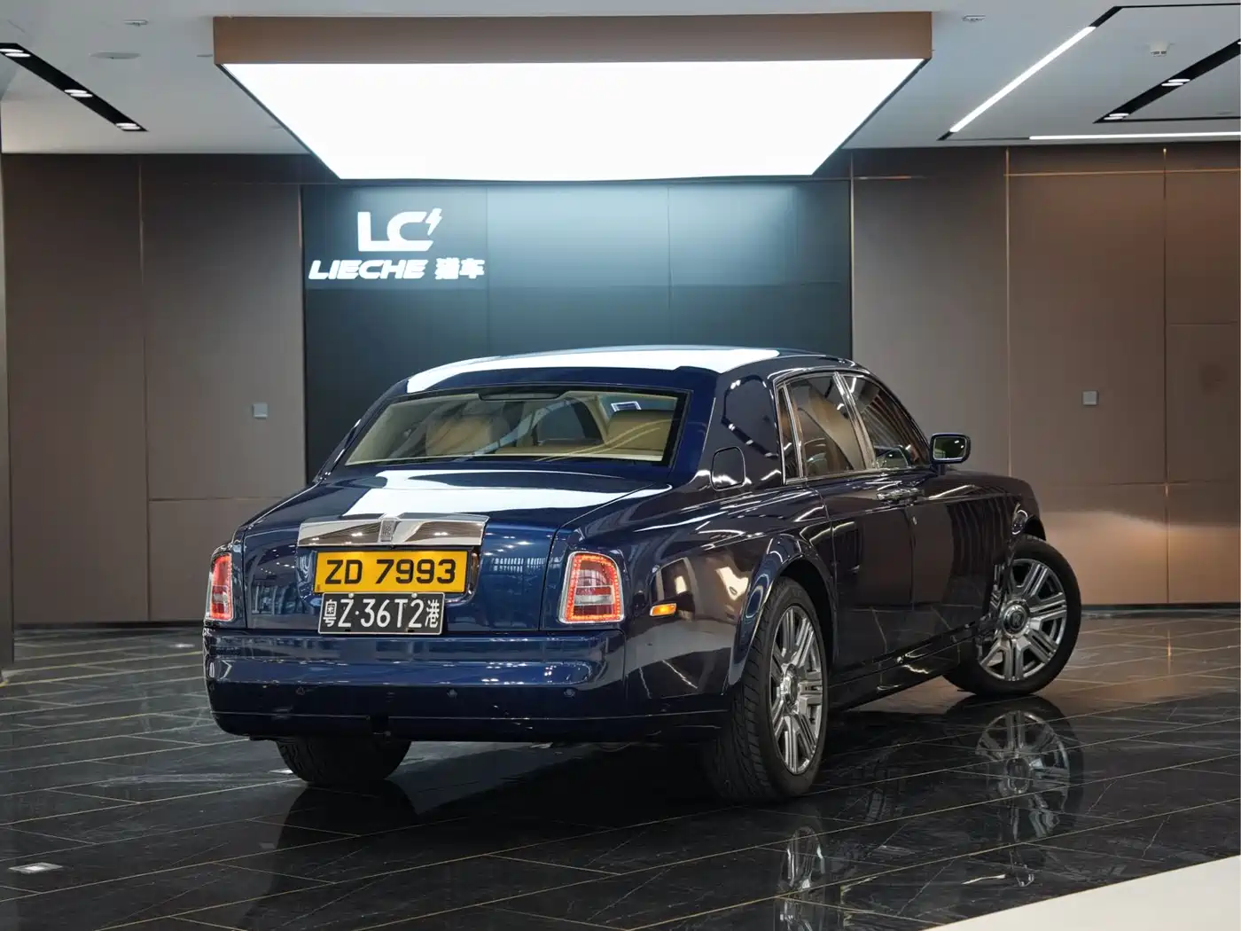 Rolls-Royce Phantom 2004 Model 6.7L Standard Version фото 15