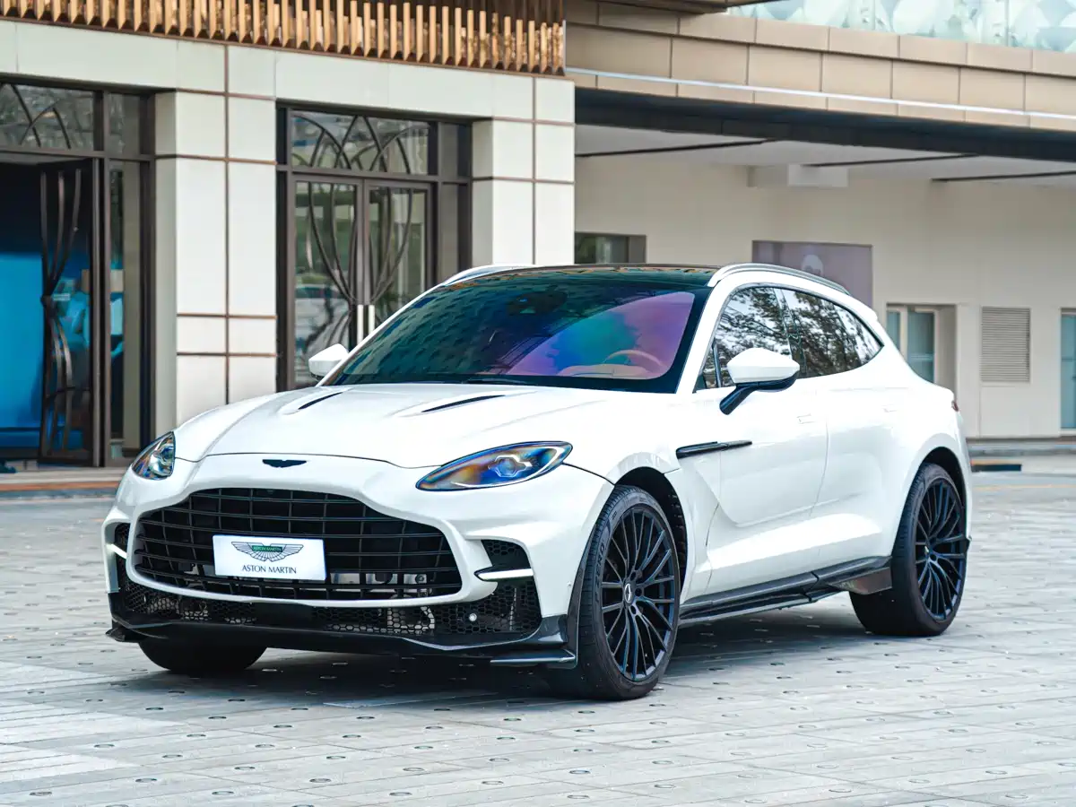 ASTON MARTIN DBX