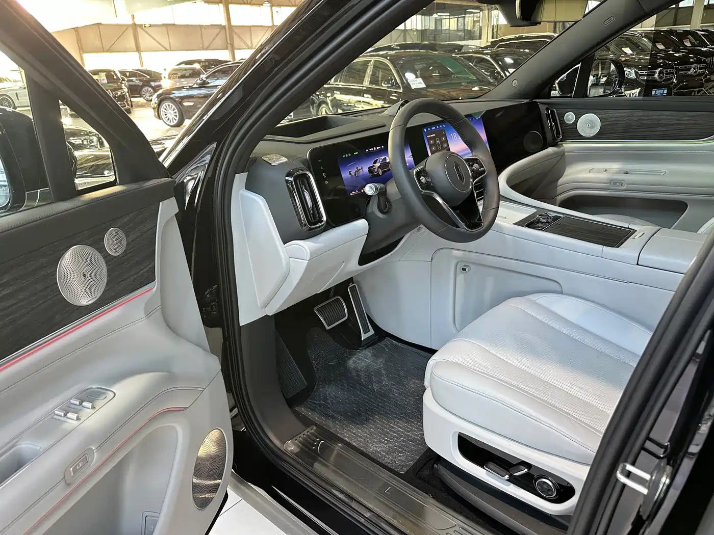 AITO Wenjie AITO M9 2024 Extended Range Ultra 42kWh 6-Seater фото 10